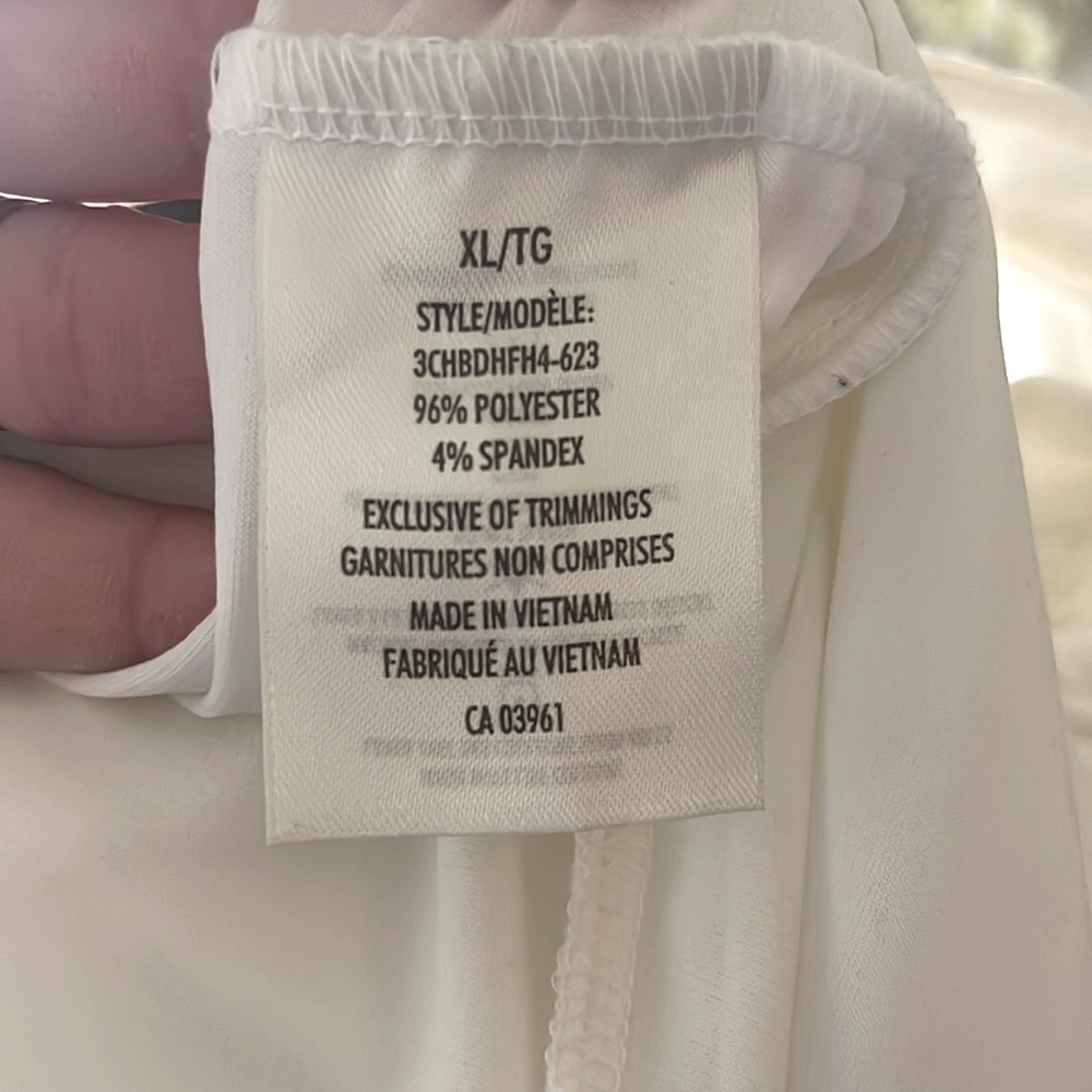 Denver Hayes Size XL Ivory colored blouse with lace/button detailing, like new! - Picture 12 of 13